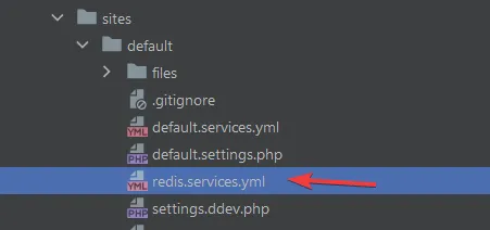 El archivo services de Redis dentro de sites/default